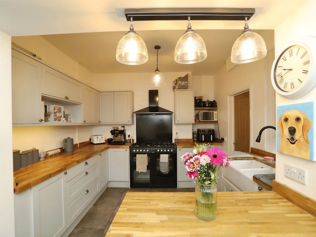 Property photo 2 of 27