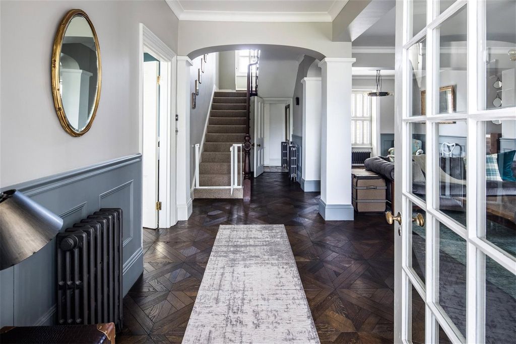 Property photo 2 of 17 Hallway