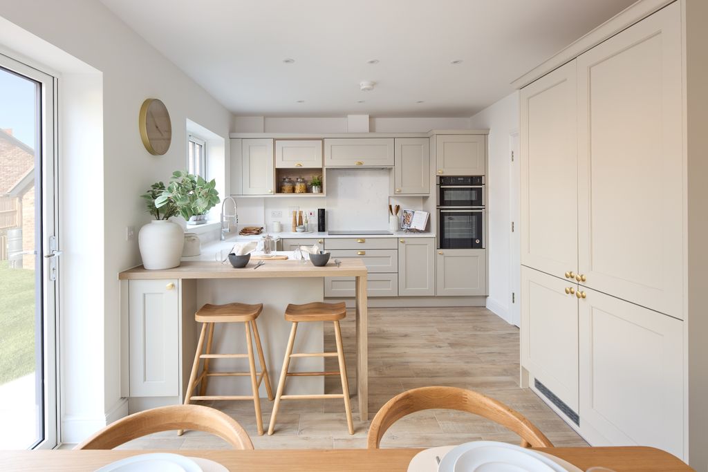 Property photo 2 of 21