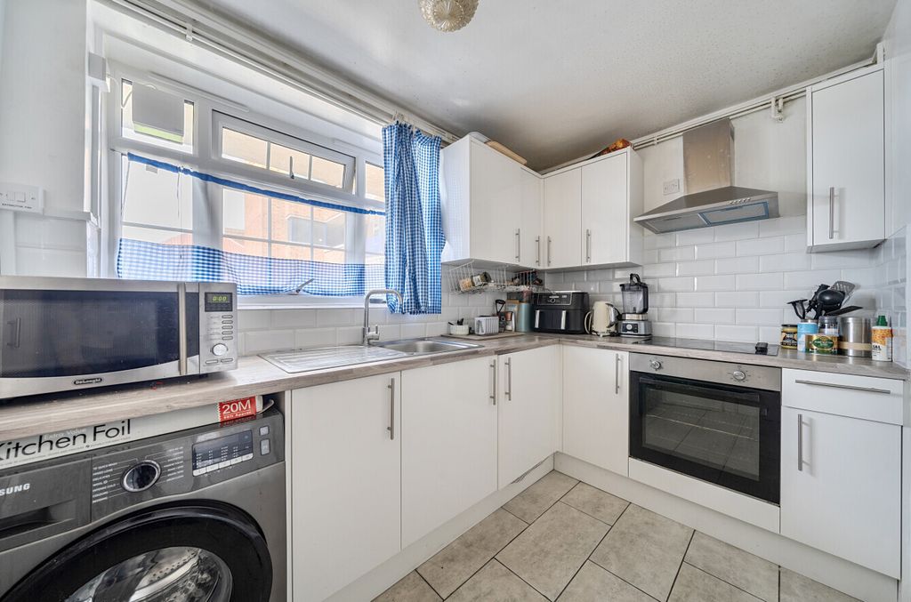 Property photo 3 of 12 Kitchen