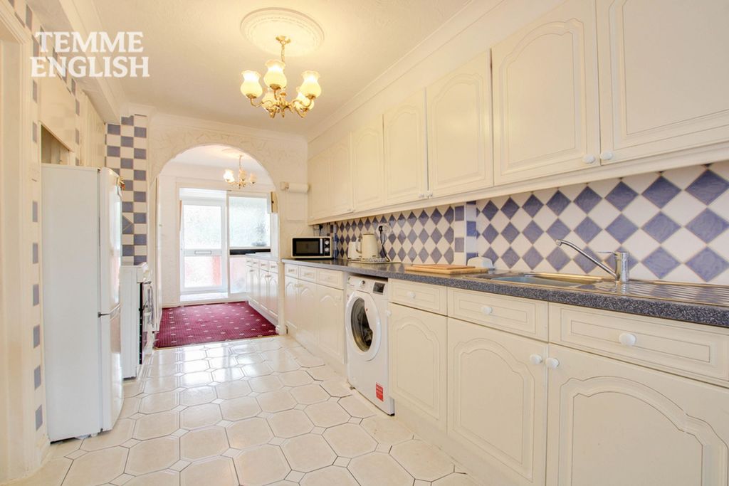 Property photo 2 of 27