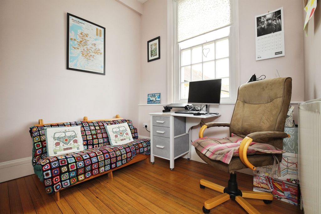 Property photo 3 of 13