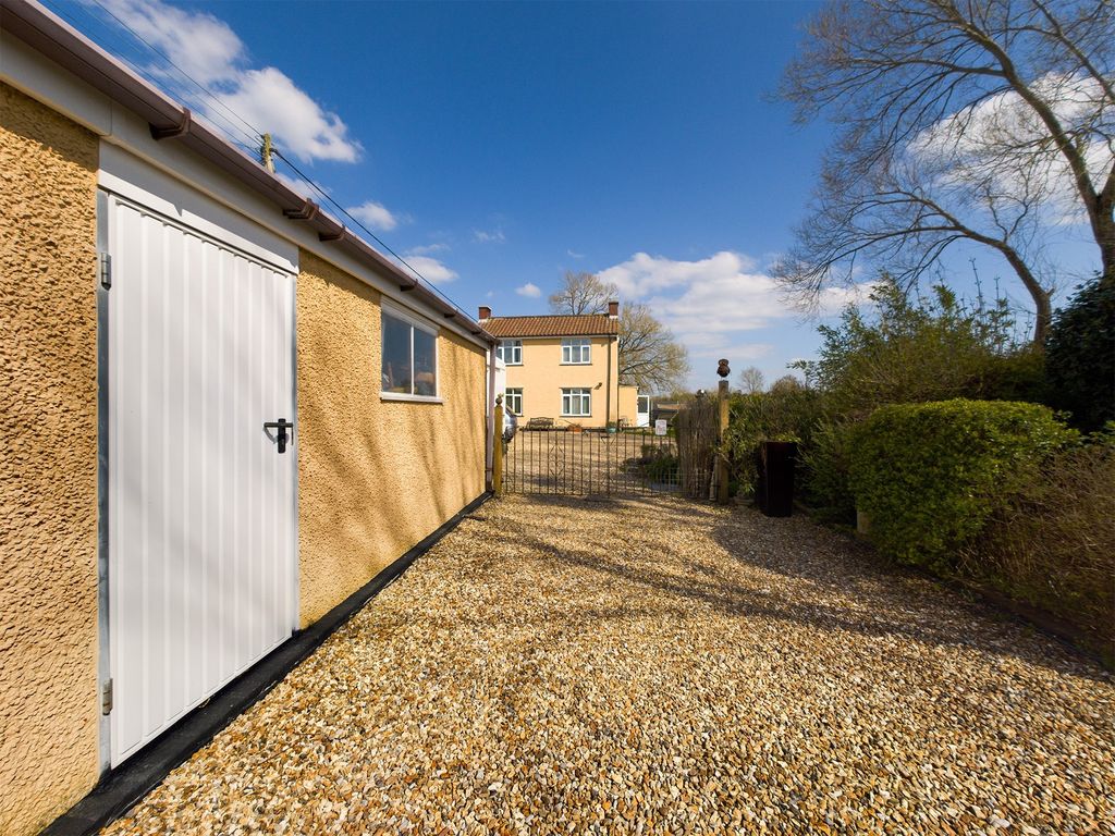 Property photo 2 of 25 Photo 27