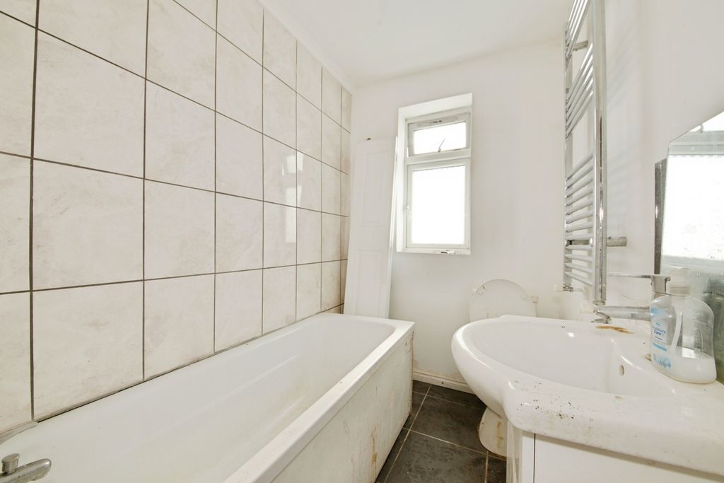 Property photo 2 of 16 Photo