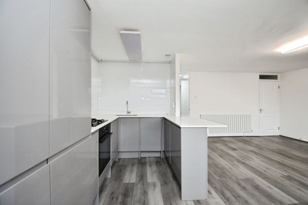 Property photo 1 of 11 Kit