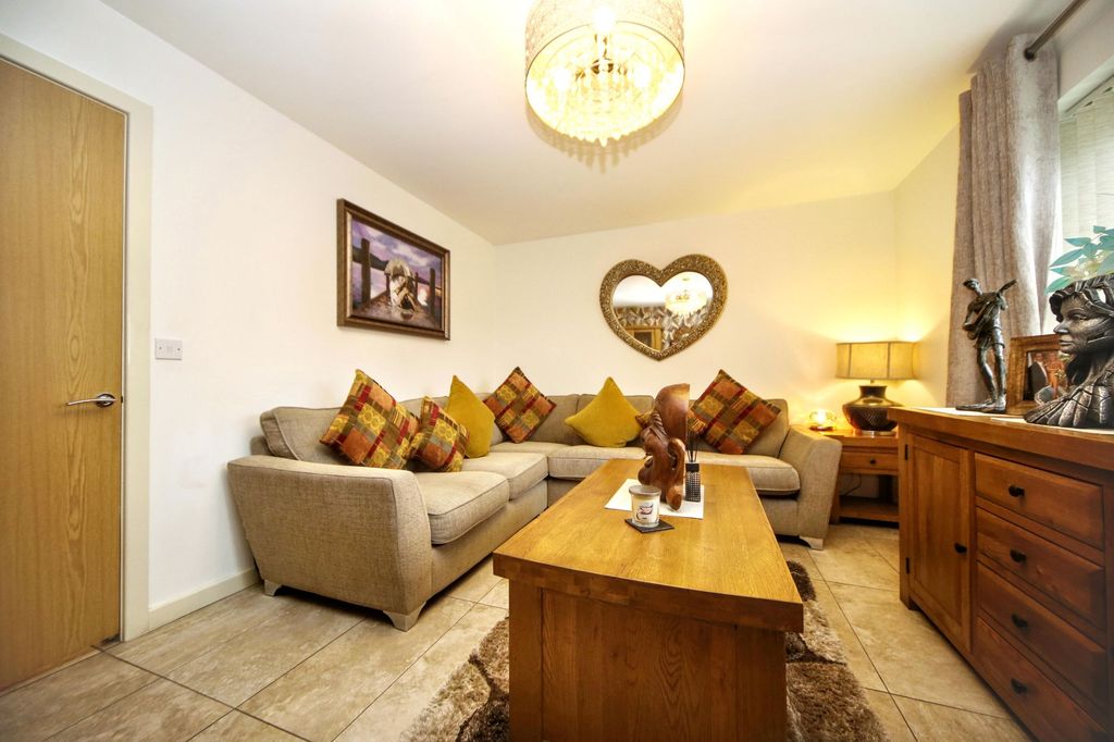 Property photo 2 of 25