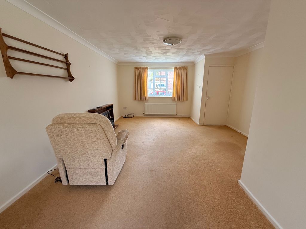 Property photo 3 of 14 Lounge