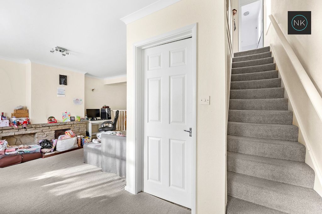 Property photo 2 of 20 5676262