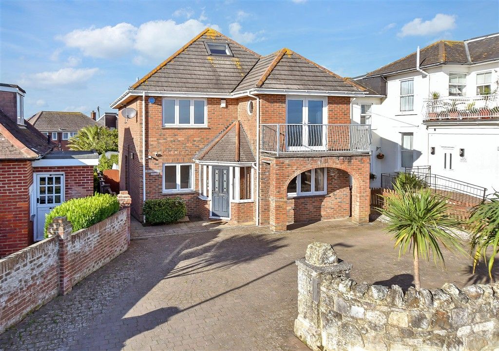 Property photo 1 of 18 Front Aspect