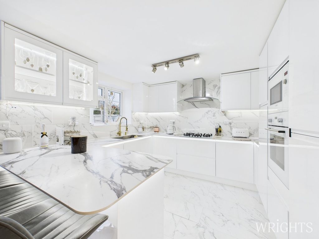 Property photo 2 of 28