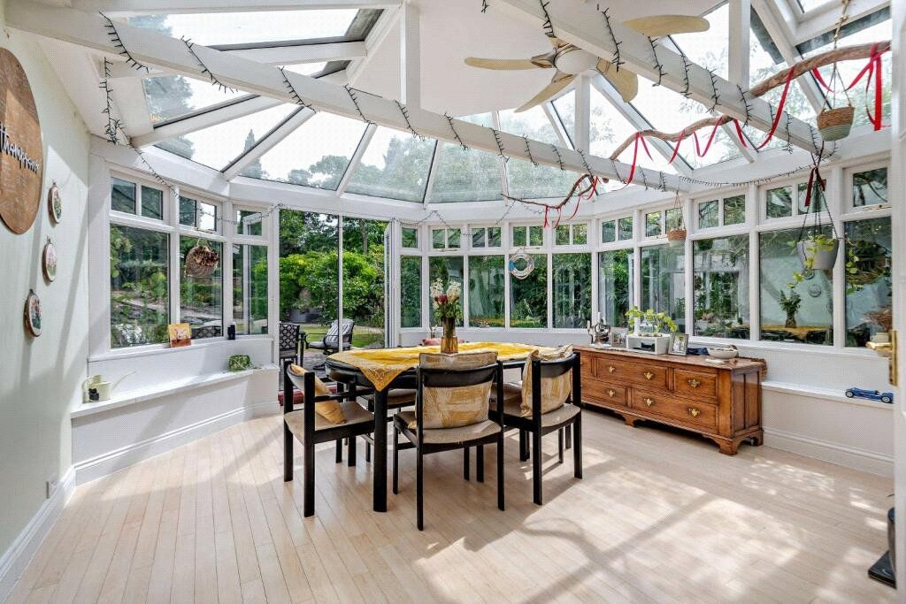 Property photo 2 of 24 Conservatory