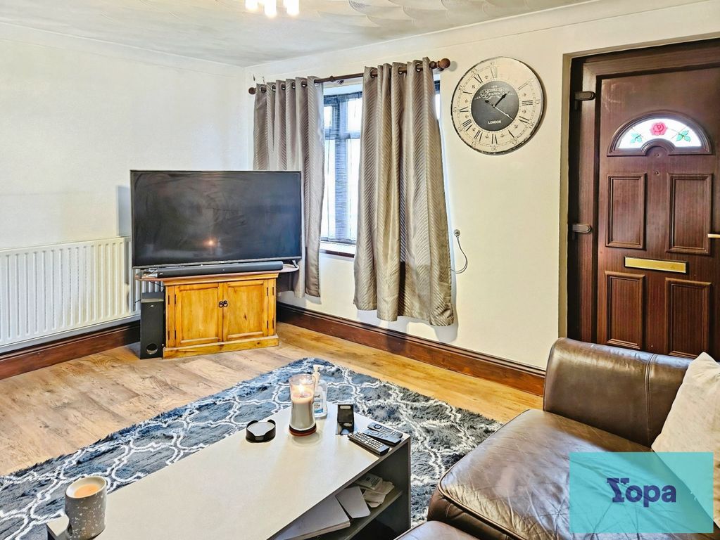 Property photo 2 of 18 Lounge