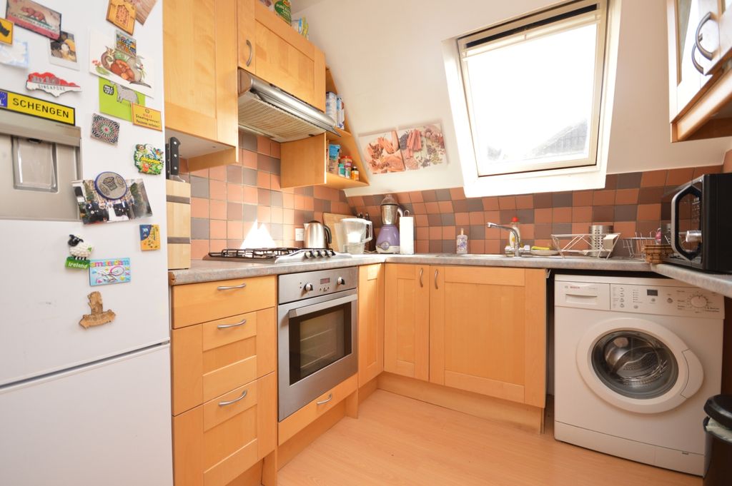 Property photo 3 of 10 Kitchen