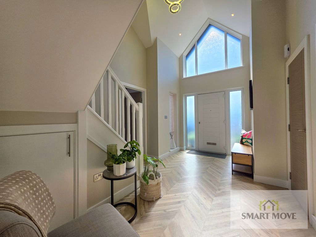 Property photo 2 of 40 Entrance Hall