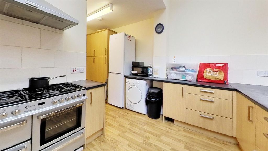 Property photo 2 of 13 6-Harrow-Road-Kitche