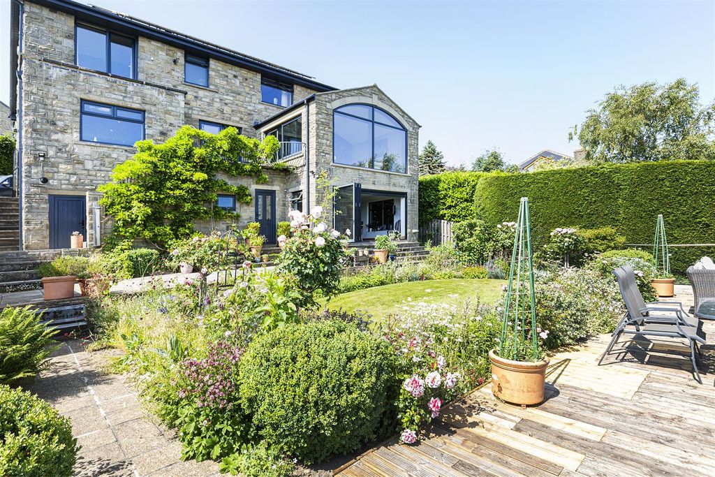 Property photo 1 of 76