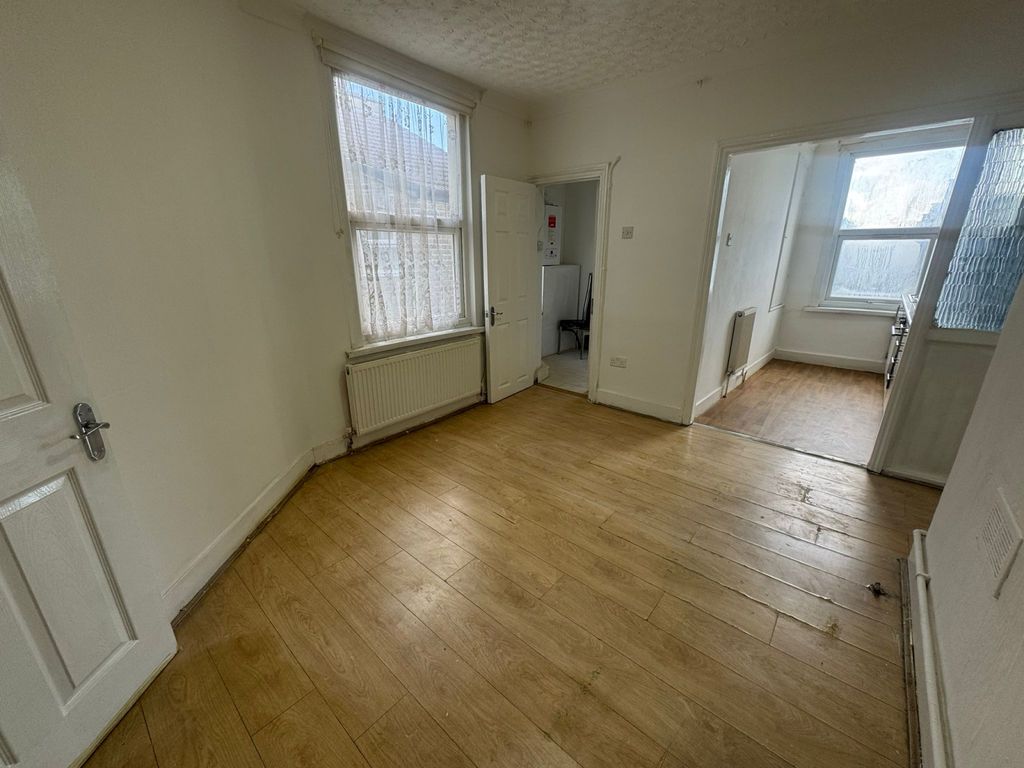 Property photo 2 of 9 Gallery