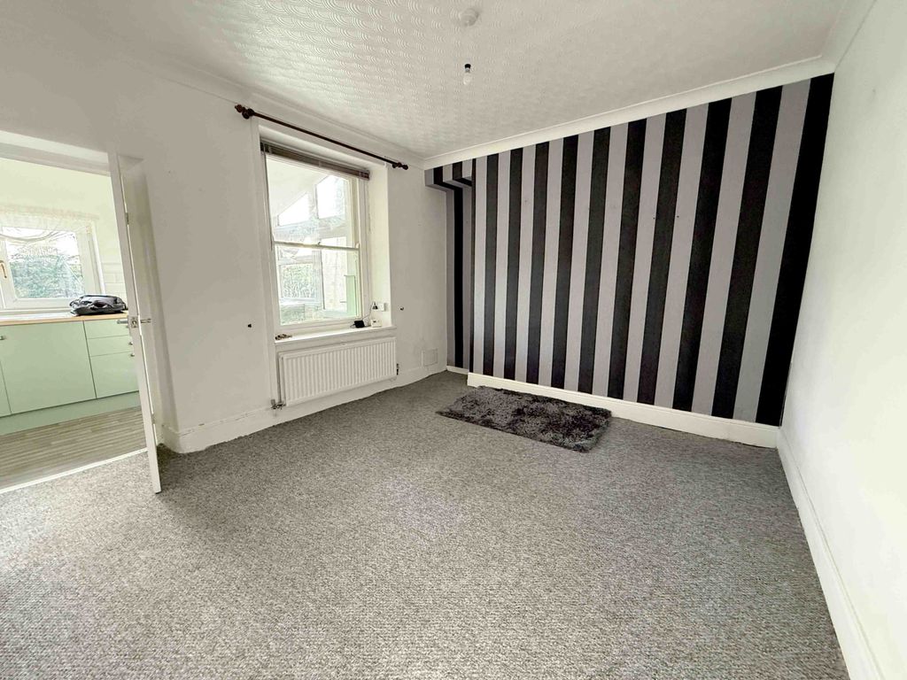 Property photo 3 of 11 Gallery