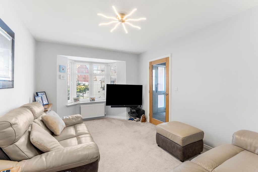 Property photo 2 of 12 Lounge 2