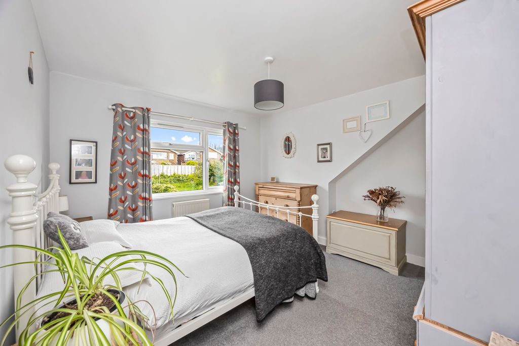 Property photo 3 of 27