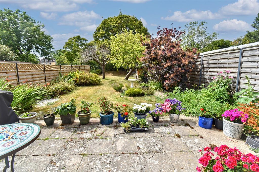 Property photo 2 of 11