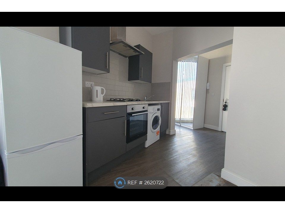 Property photo 1 of 15 Large Studio Flat Kitchen