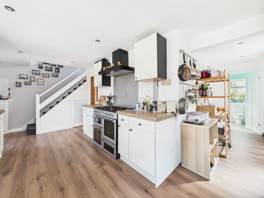 Property photo 2 of 16 Kitchen