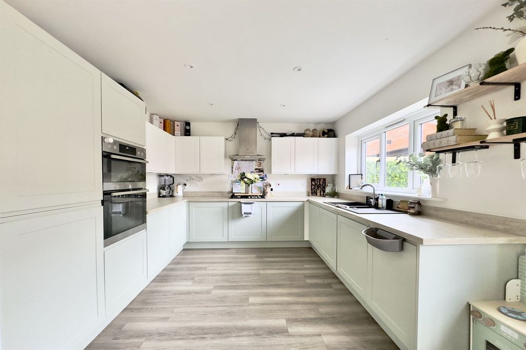 Property photo 2 of 17 Dining Kitchen