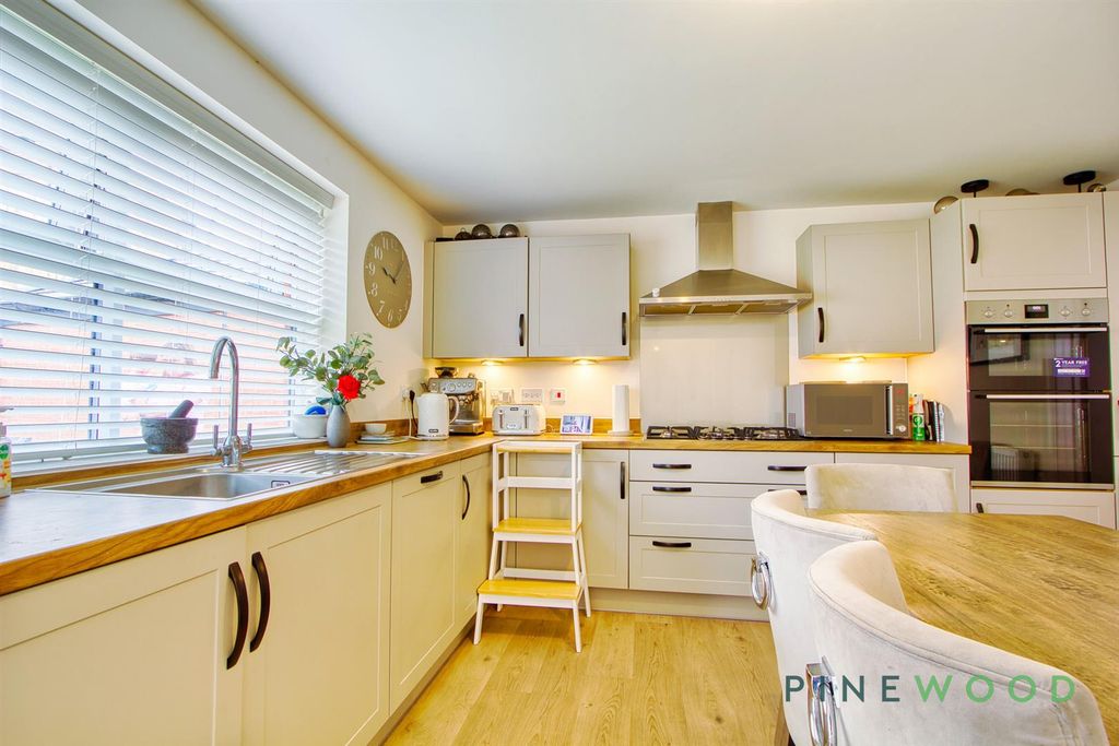Property photo 3 of 30 Kitchen / Diner