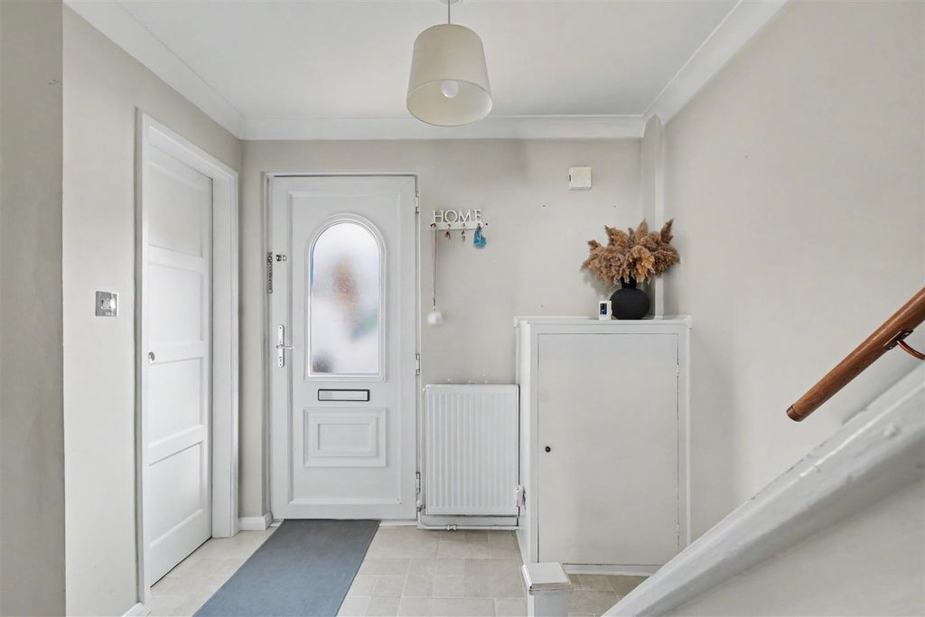 Property photo 3 of 34 Entrance Hall_2.Jpeg