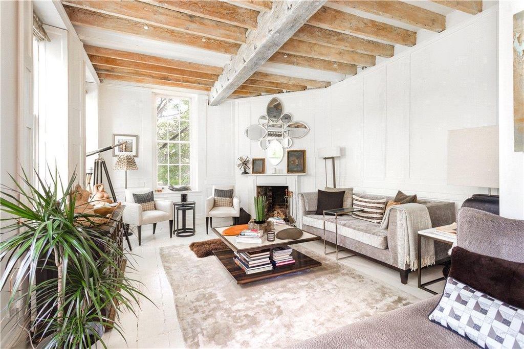 Property photo 2 of 12 Image