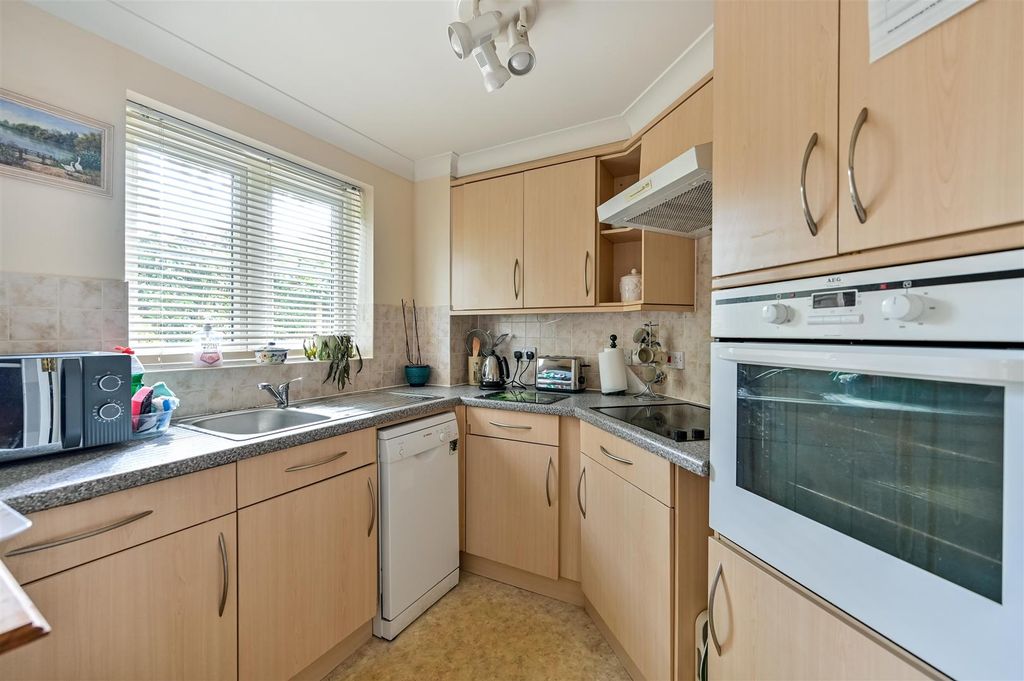 Property photo 3 of 11