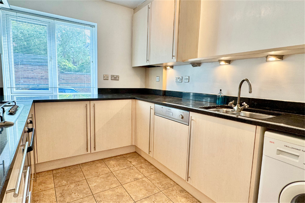 Property photo 3 of 11 Kitchen
