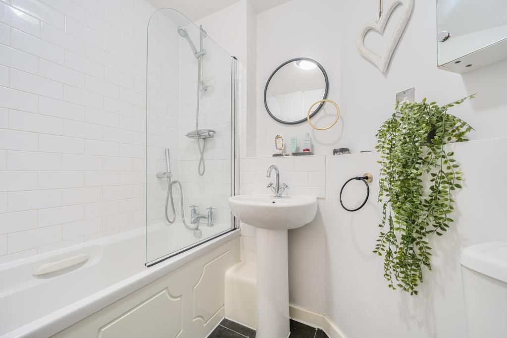 Property photo 3 of 14 Bathroom