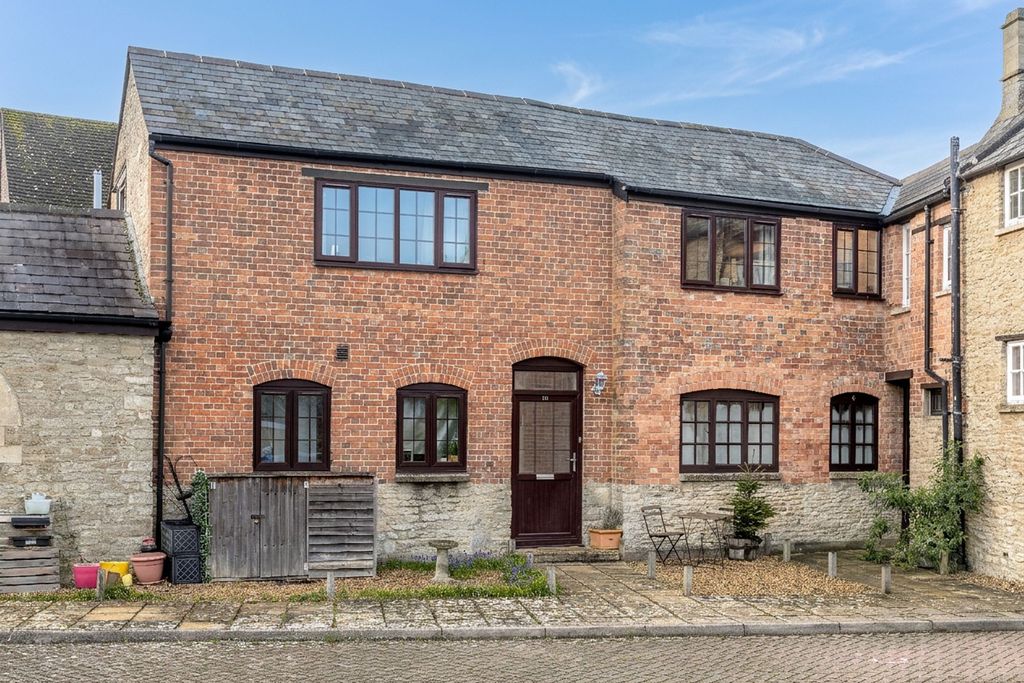 Property photo 1 of 9