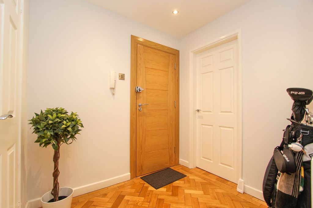 Property photo 3 of 26