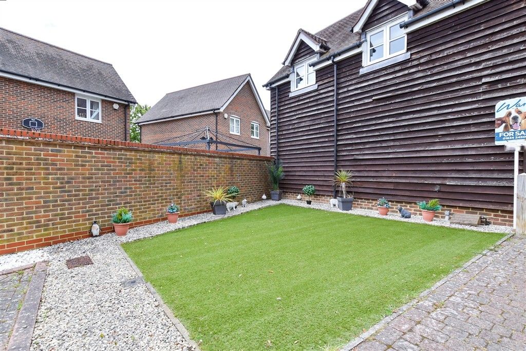 Property photo 2 of 8 Garden
