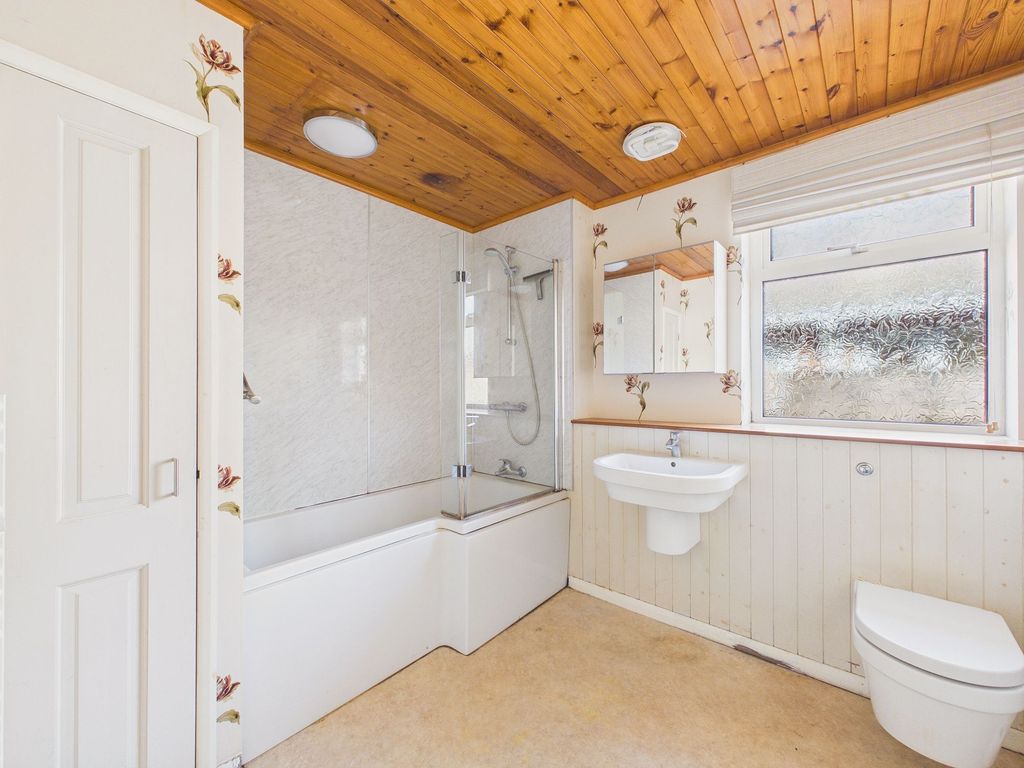 Property photo 3 of 12 Bathroom