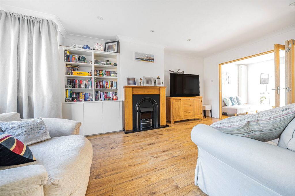 Property photo 3 of 15 Picture No. 02