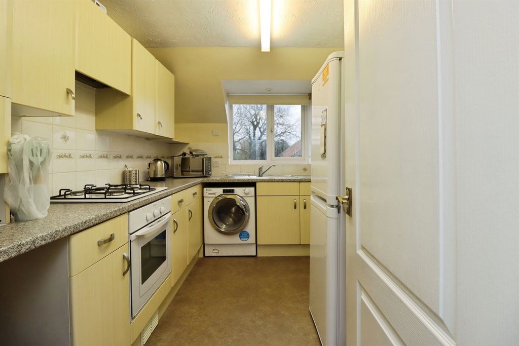 Additional image 9 of 2 bed flat for saleHigh Street, Rothwell, Kettering NN14