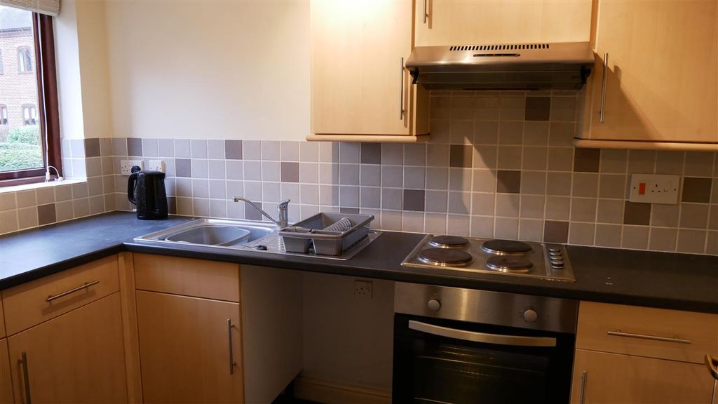 Property photo 3 of 9 Kitchen