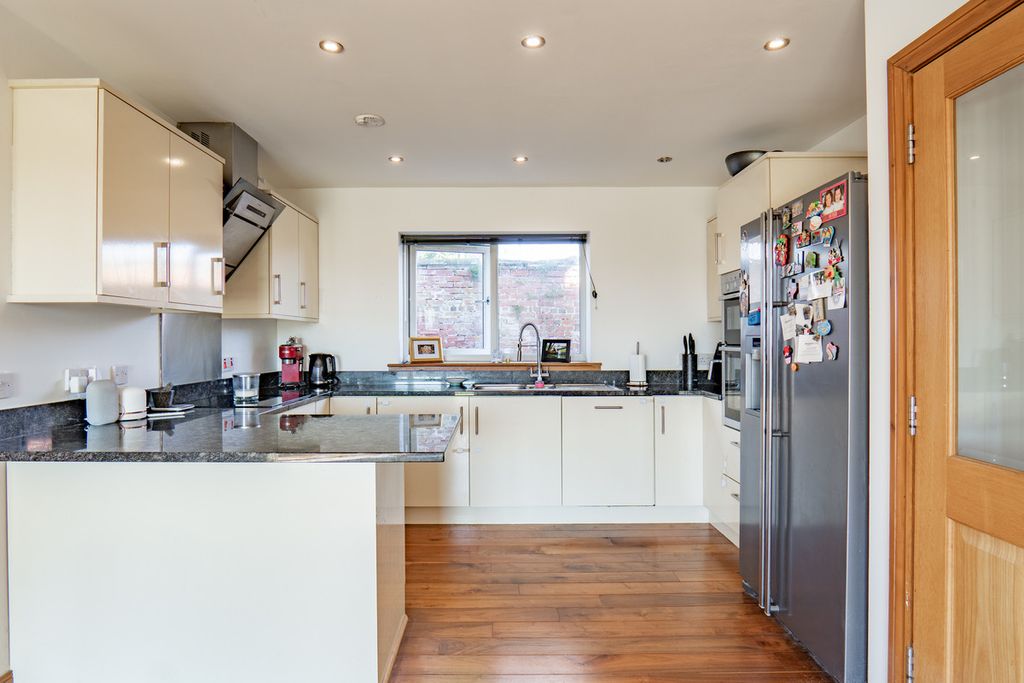 Property photo 3 of 42