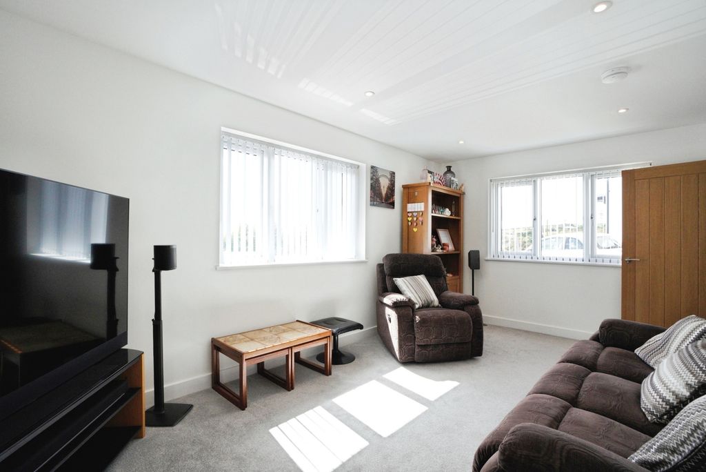 Property photo 2 of 18 Photo