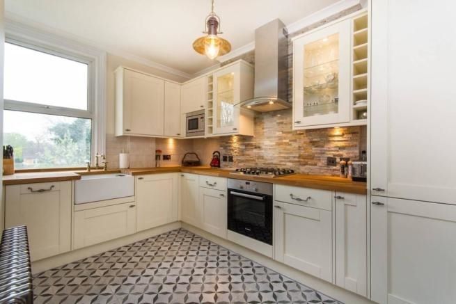 Property photo 2 of 9 Kitchen