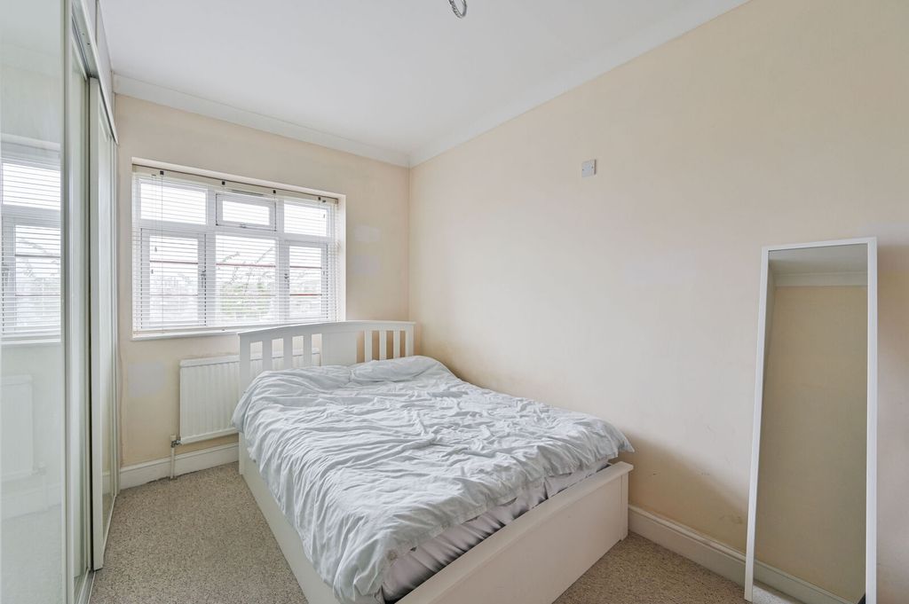 Property photo 3 of 33