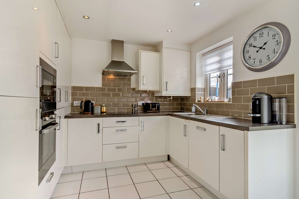 Property photo 1 of 15 Dining Kitchen