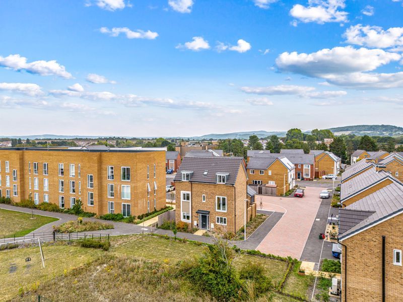 Property photo 1 of 33 Photo 7