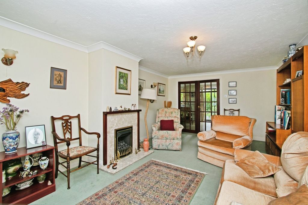 Property photo 2 of 17 Photo