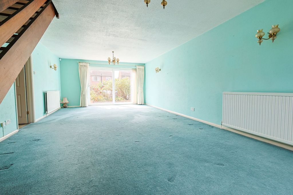 Property photo 3 of 25