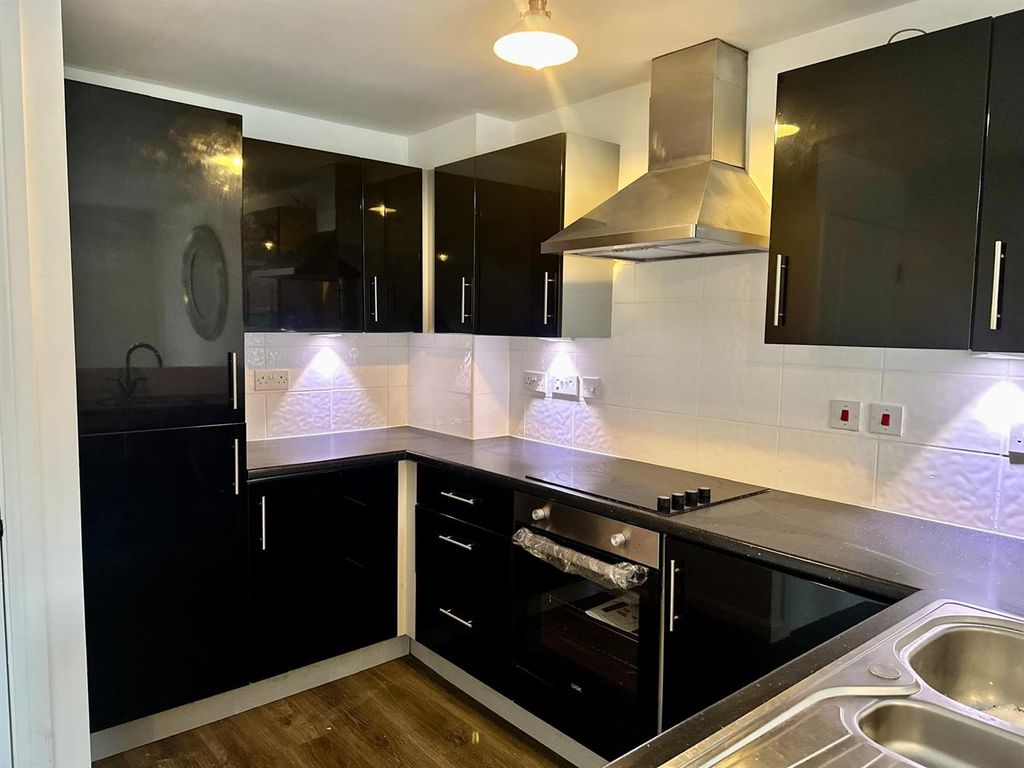 Property photo 3 of 26 Kitchen